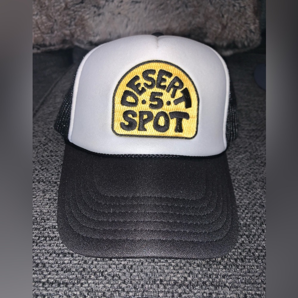 Desert 5 Spot trucker hat